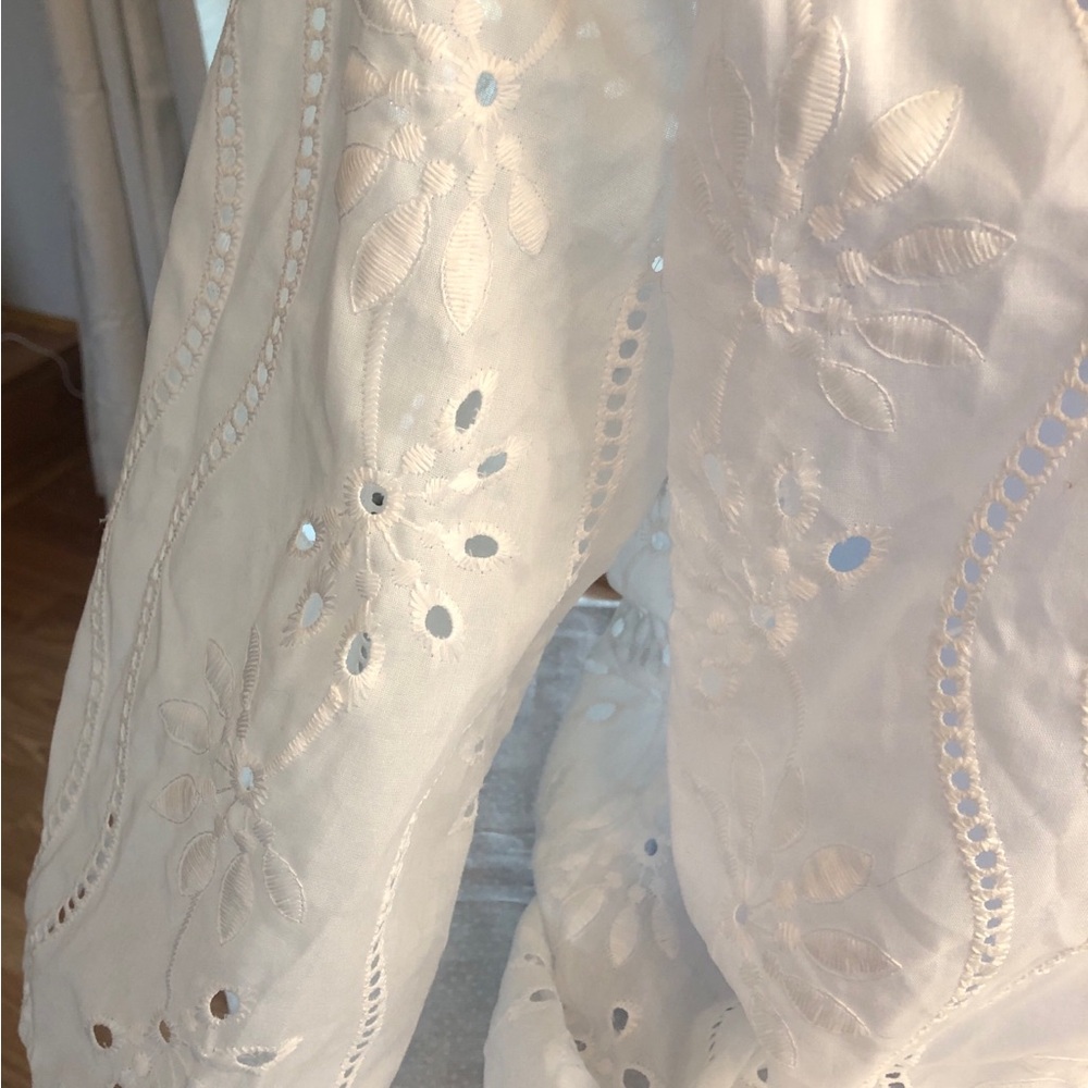 Source Unknown White Floral Eyelet Embroidered Tu… - image 5
